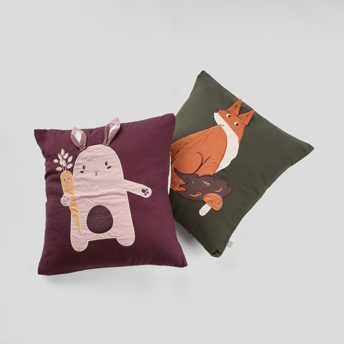 Poszewka Haftowana Harvest 45x45 cm z motywem królika