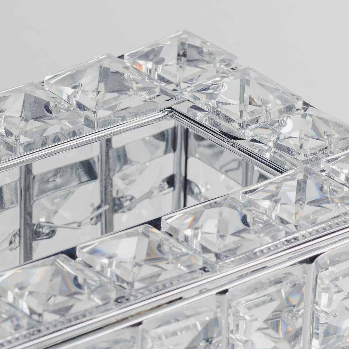 Chustecznik Etienet 23x12 cm z motywem geometrycznym