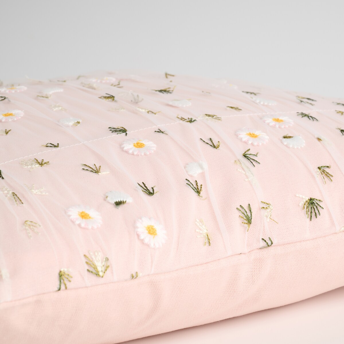 Poszewka Haftowana Ellesmere 45x45 cm z motywem kwiatowym