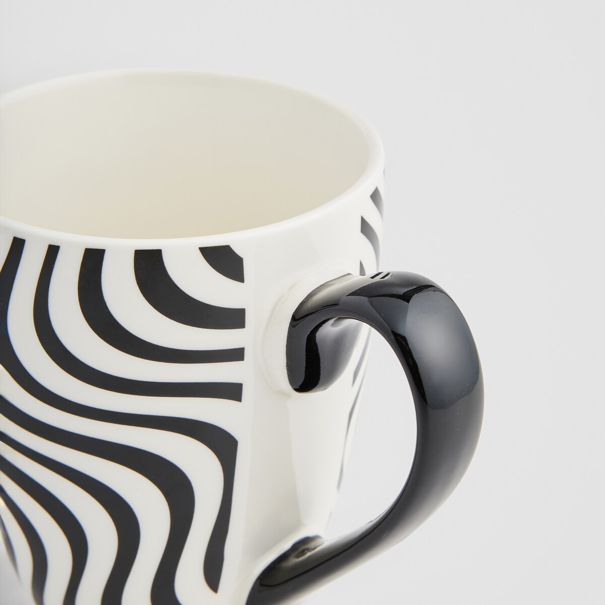 Kubek Geomiso z motywem geometrycznym