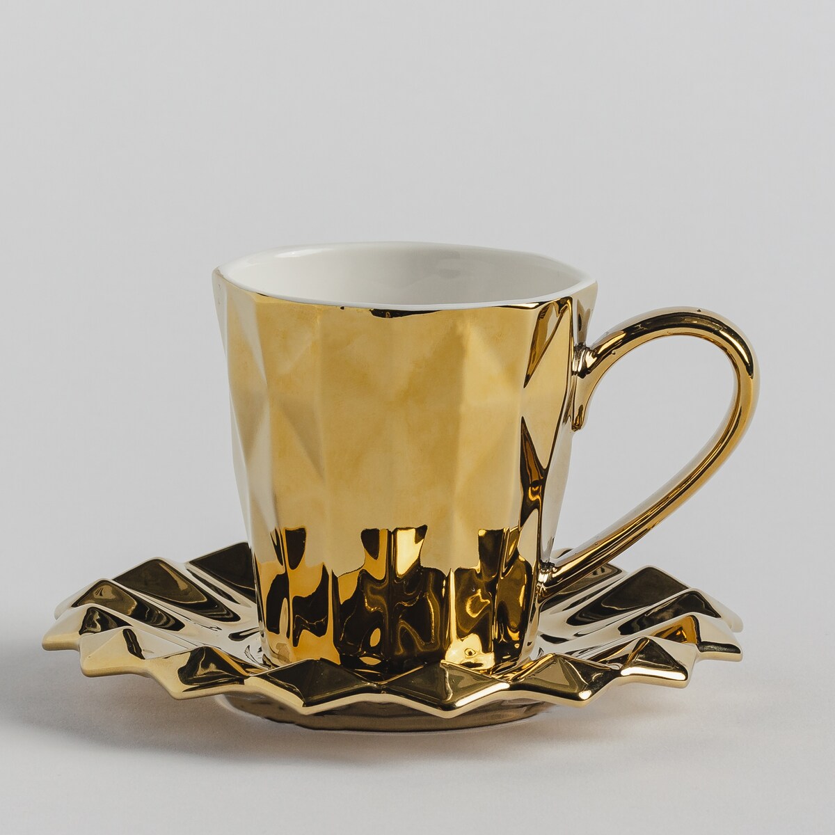 Filiżanka Ze Spodkiem Hadid