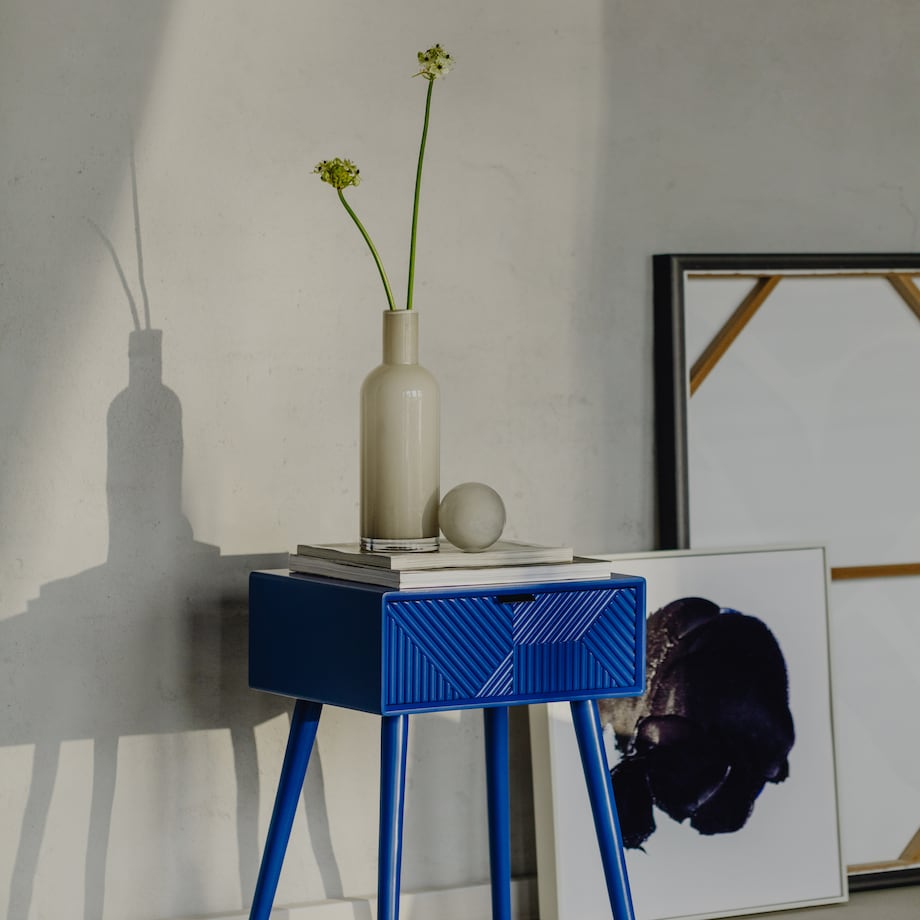 Ryflowana szafka nocna indygo