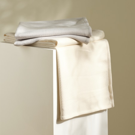 Jednokolorowy koc żakardowy Vilena 130x170 cm