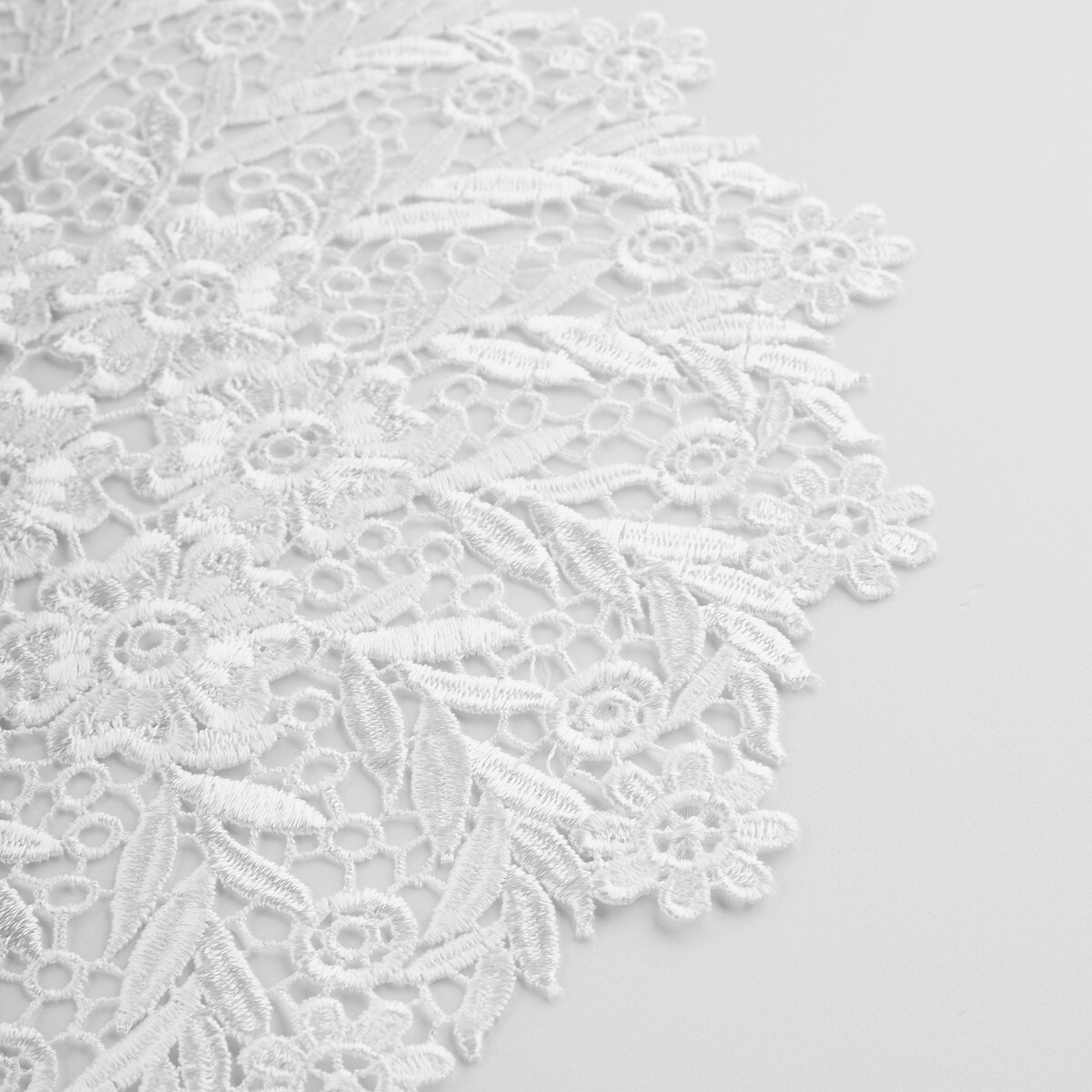 Serwetka Elaria z motywem kwiatowym