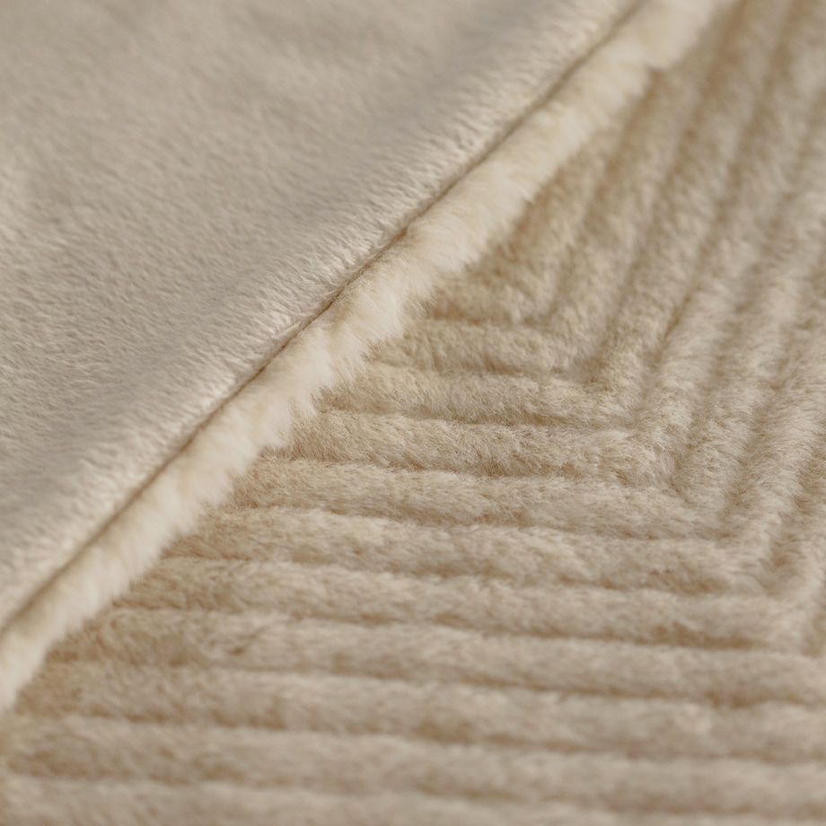 Narzuta Futrzana Przeszywana w Geometryczny Wzór Abraco 200x220 cm