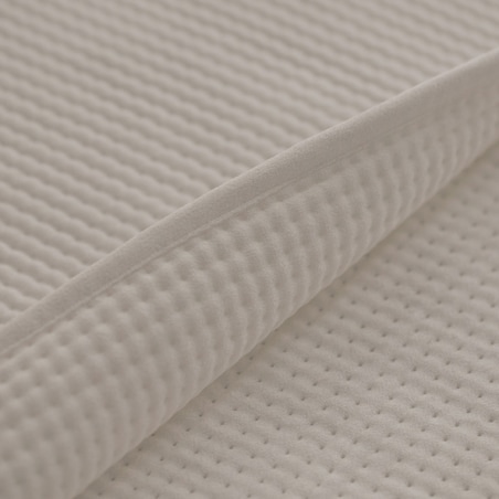 Jednokolorowa narzuta na łóżko z wytłoczonym wzorem Pontoso 200x220 cm