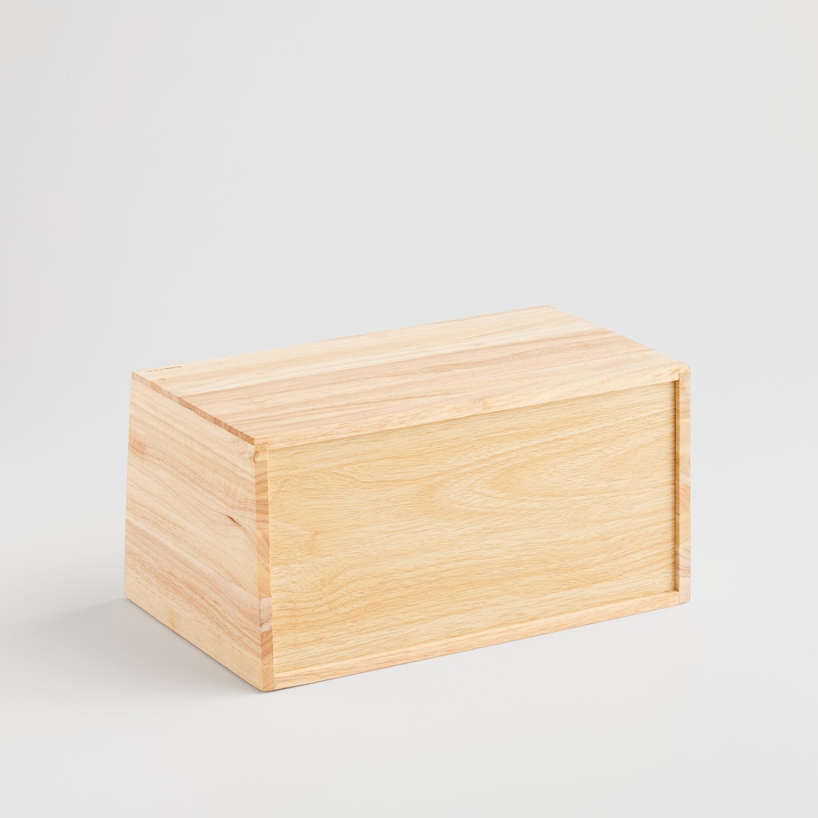 drewniany chlebak z jasnego drewna cottago