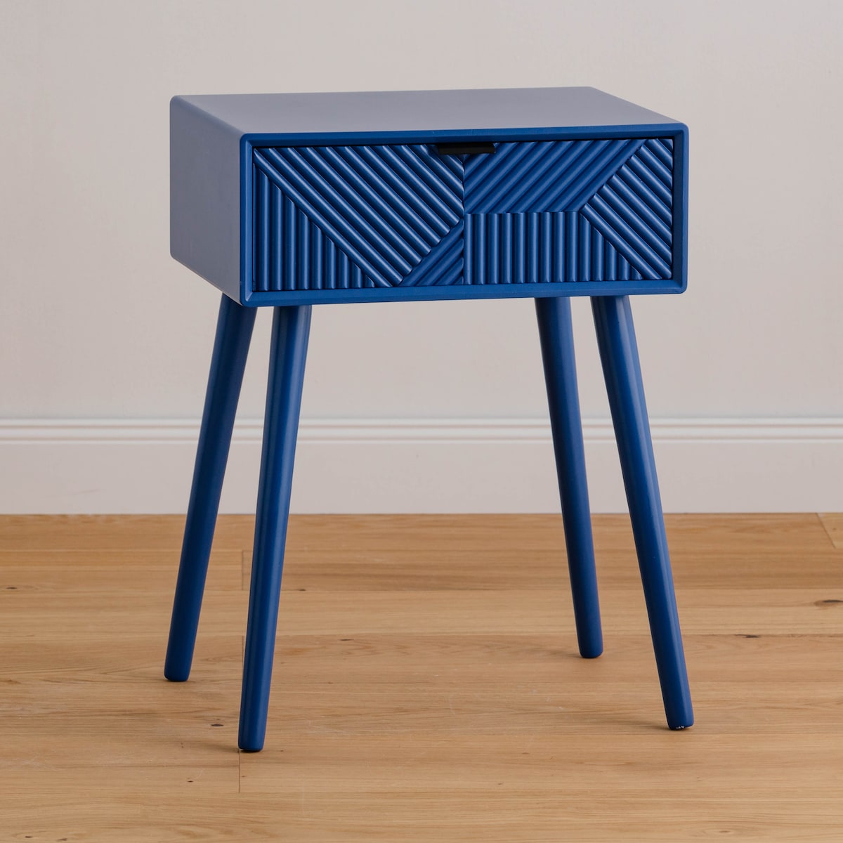 Ryflowana szafka nocna indygo