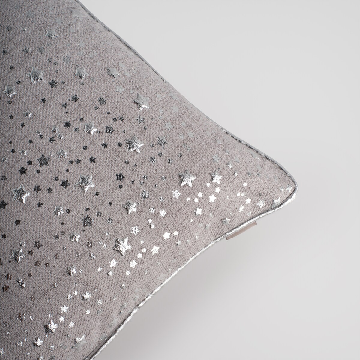 Poszewka dekoracyjna Nolis 45x45 cm