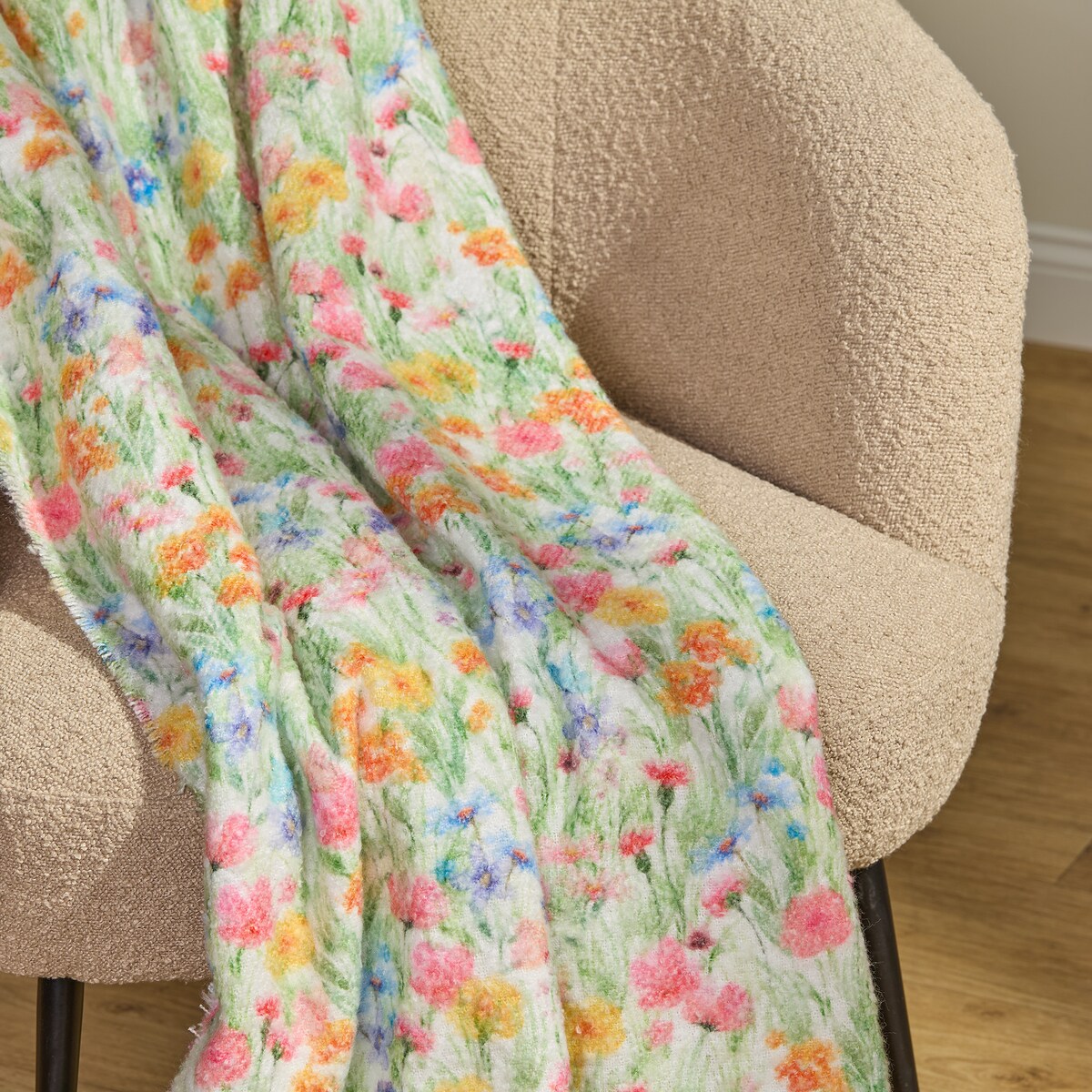 Wzorzysty koc Erfe 130x170 cm z wzorem kwiatowym