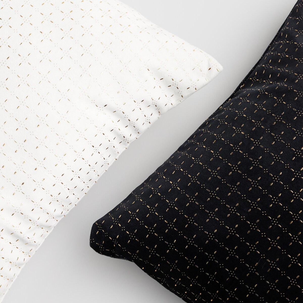 Poszewka dekoracyjna Orabelle 45x45 cm z motywem geometrycznym