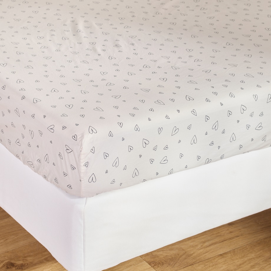 Prześcieradło z bawełny satynowej z gumką Malorinka 140x200 cm z motywem serc