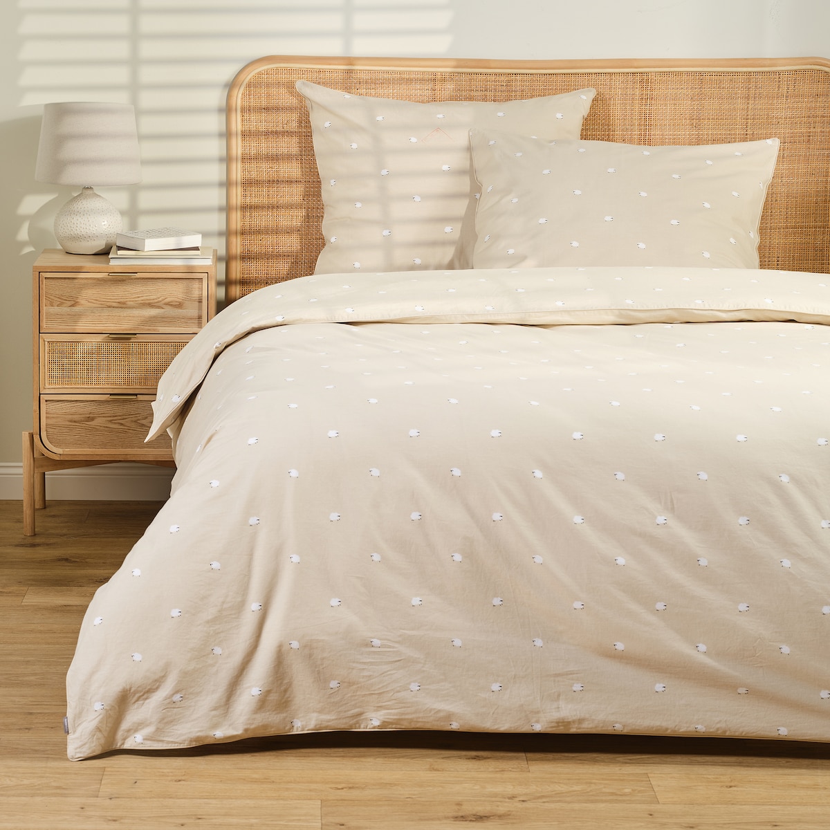 Pościel bawełniana z lamówką Sheeperiso 200x220 cm z motywem baranka