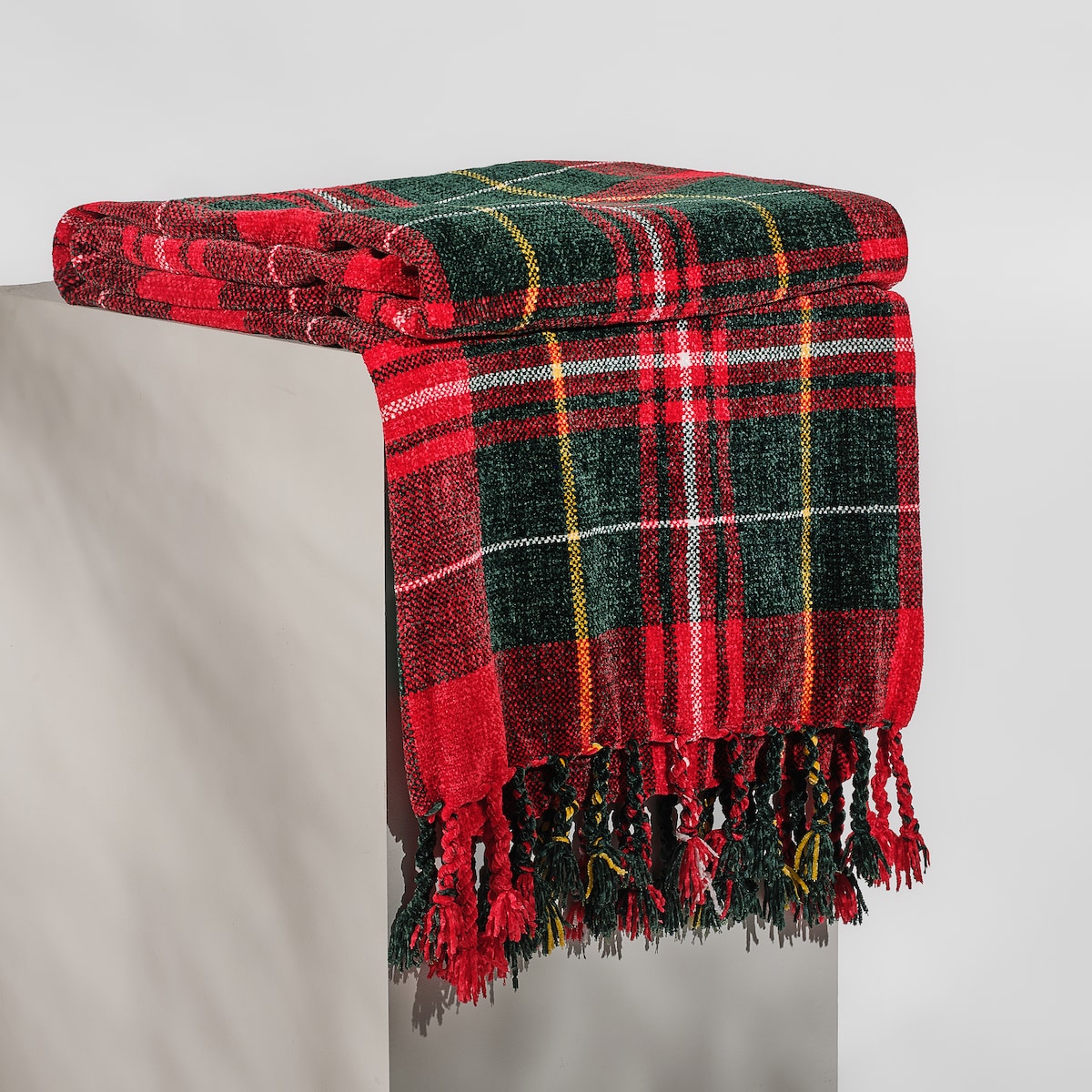 Wzorzysty koc dzianinowy Caldor 130x150 cm w kratę