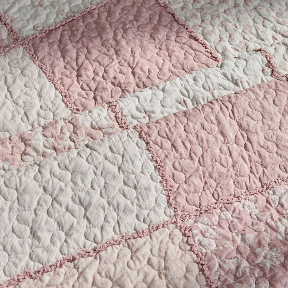 Patchwork narzuta na łóżko Cottage 200x220 cm z motywem kwiatowym