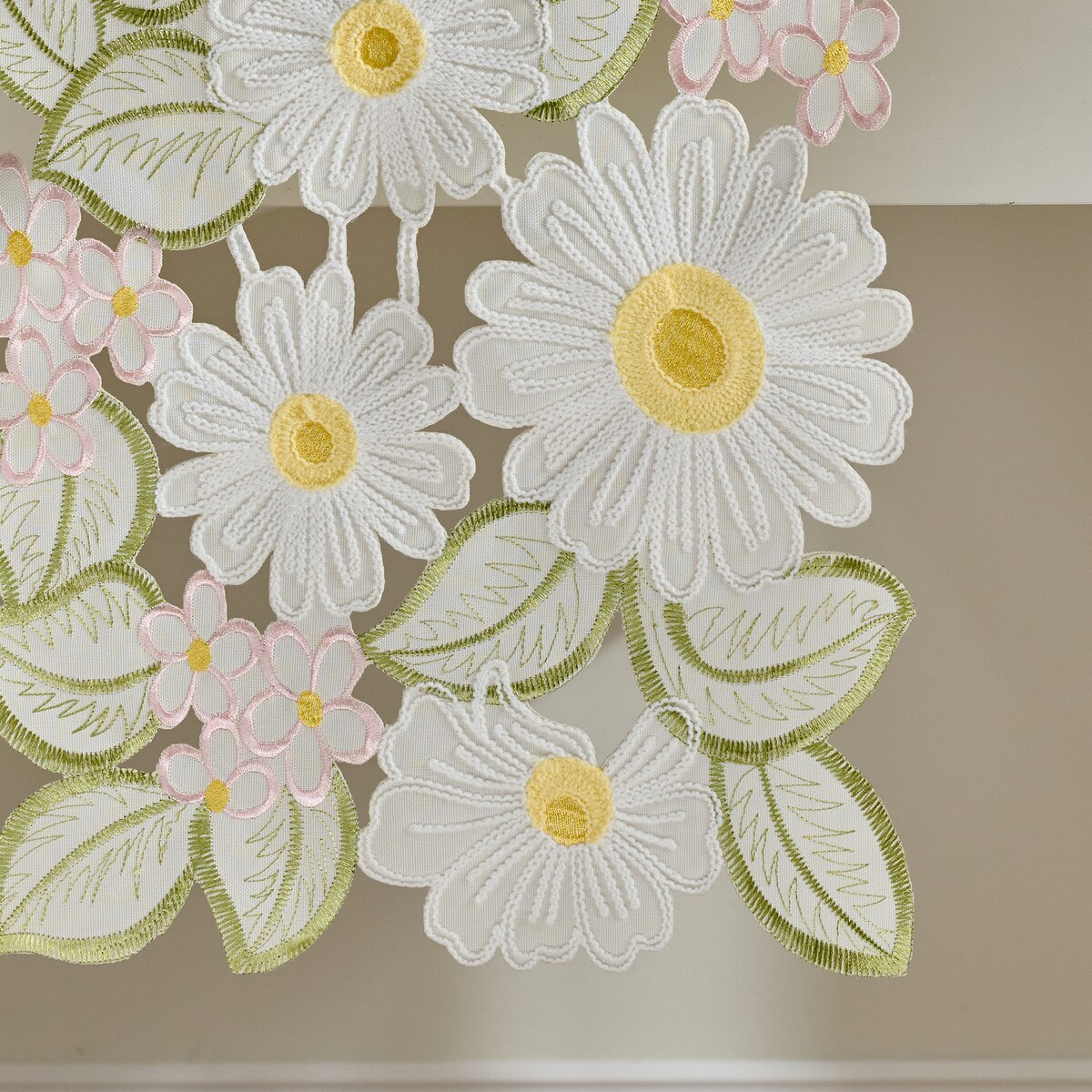 Bieżnik Haftowany Feris 35x174 cm z motywem kwiatowym