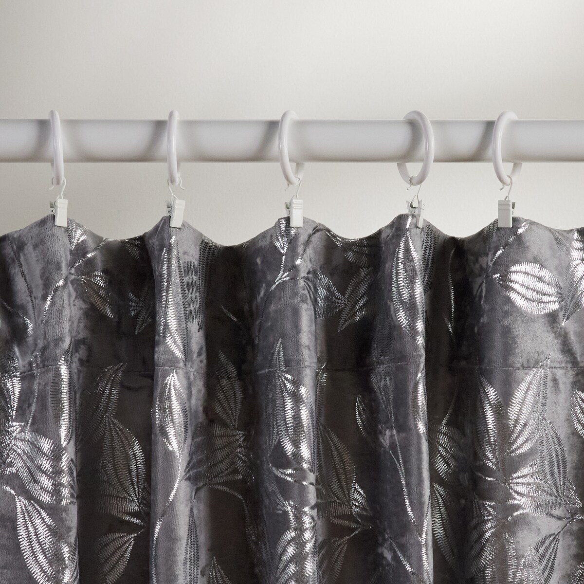 Zasłona Blomstela 140x250 cm z motywem roślinnym