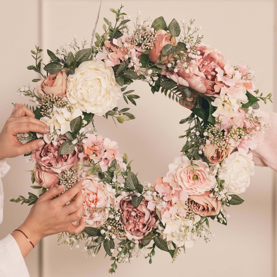 Wianek Marenos z motywem kwiatowym