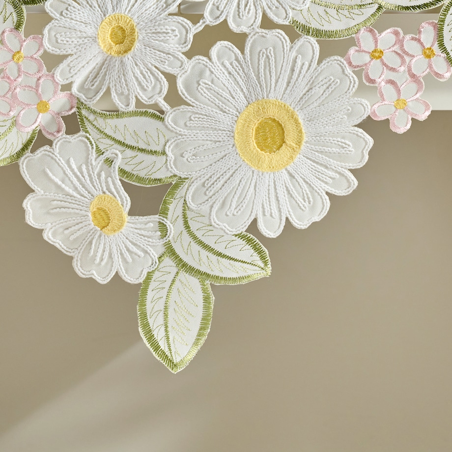 Serweta Haftowana Feris 80x80 cm z motywem kwiatowym