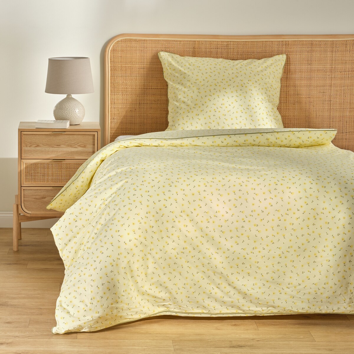 Pościel bawełniana z lamówką Avis 140x200 cm z motywem kwiatowym