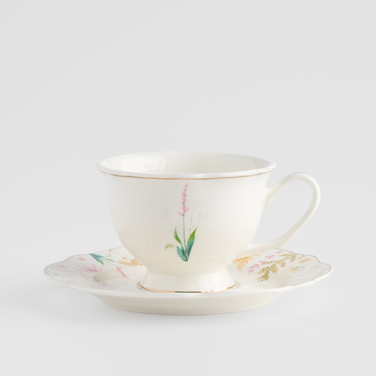 Filiżanka Ze Spodkiem Meadinna z motywem kwiatowym