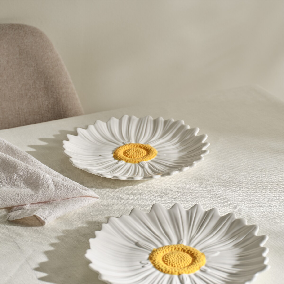 Patera Daisini z motywem kwiatowym