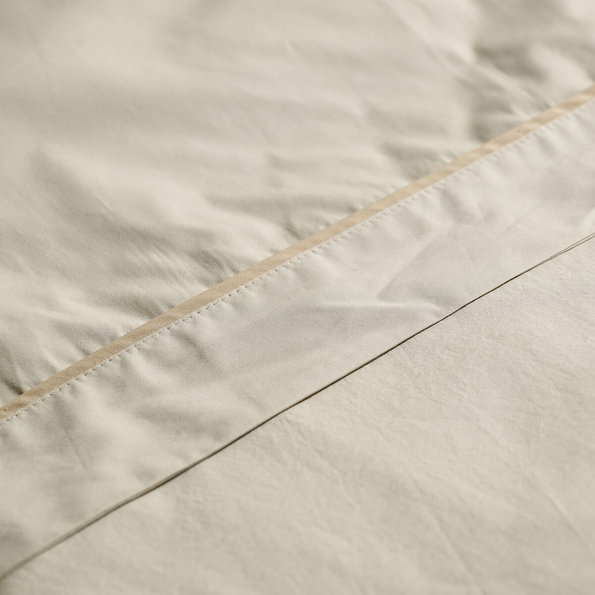 Jednokolorowa pościel z perkalu z lamówką Perlamo 160x200 cm