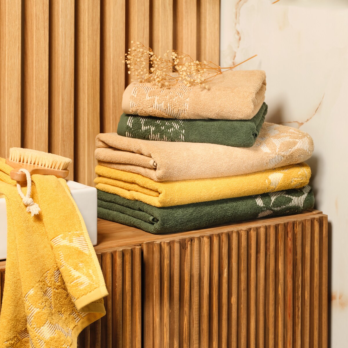 Ręcznik Lamino 70x130 cm z motywem kwiatowym