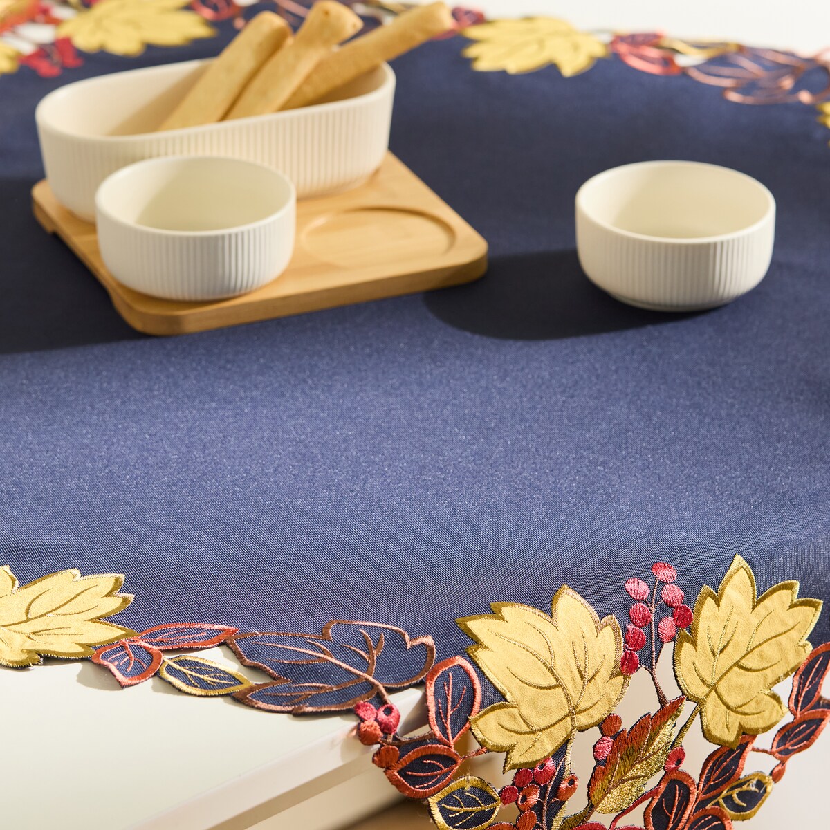 Serweta Haftowana Rowanberry 80x80 cm z motywem liści