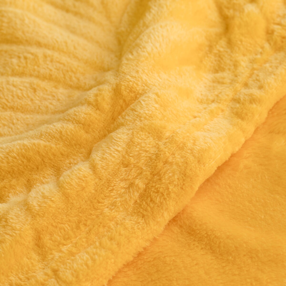 Jednokolorowy koc z wytłoczonym wzorem Leafline 150x200 cm