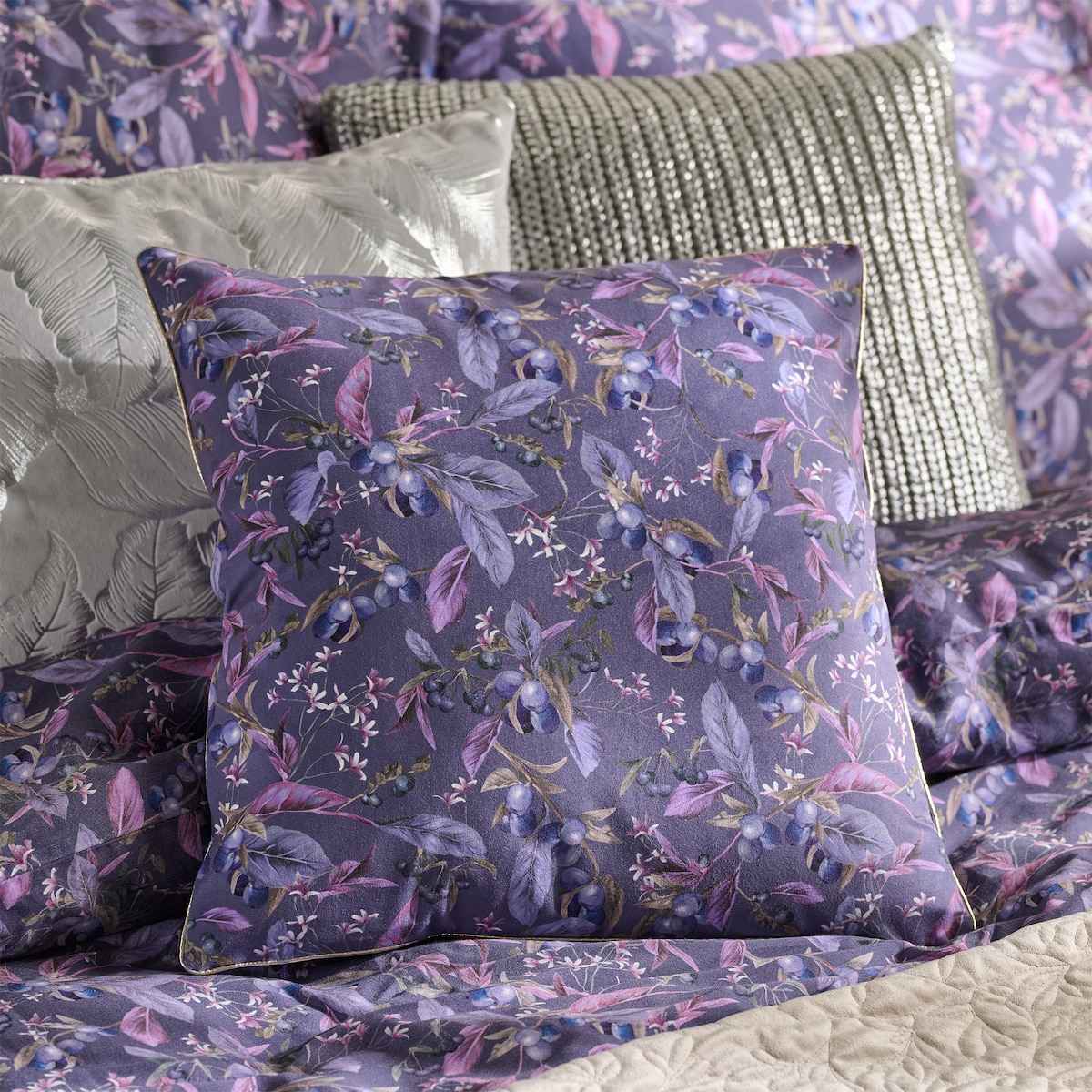 Poszewka Welwetowa Veriso 45x45 cm z motywem roślinnym