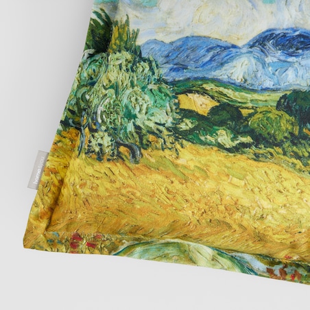 Poszewka z nadrukiem Wheatfield 45x45 cm z motywem z obrazu Vincenta van Gogha