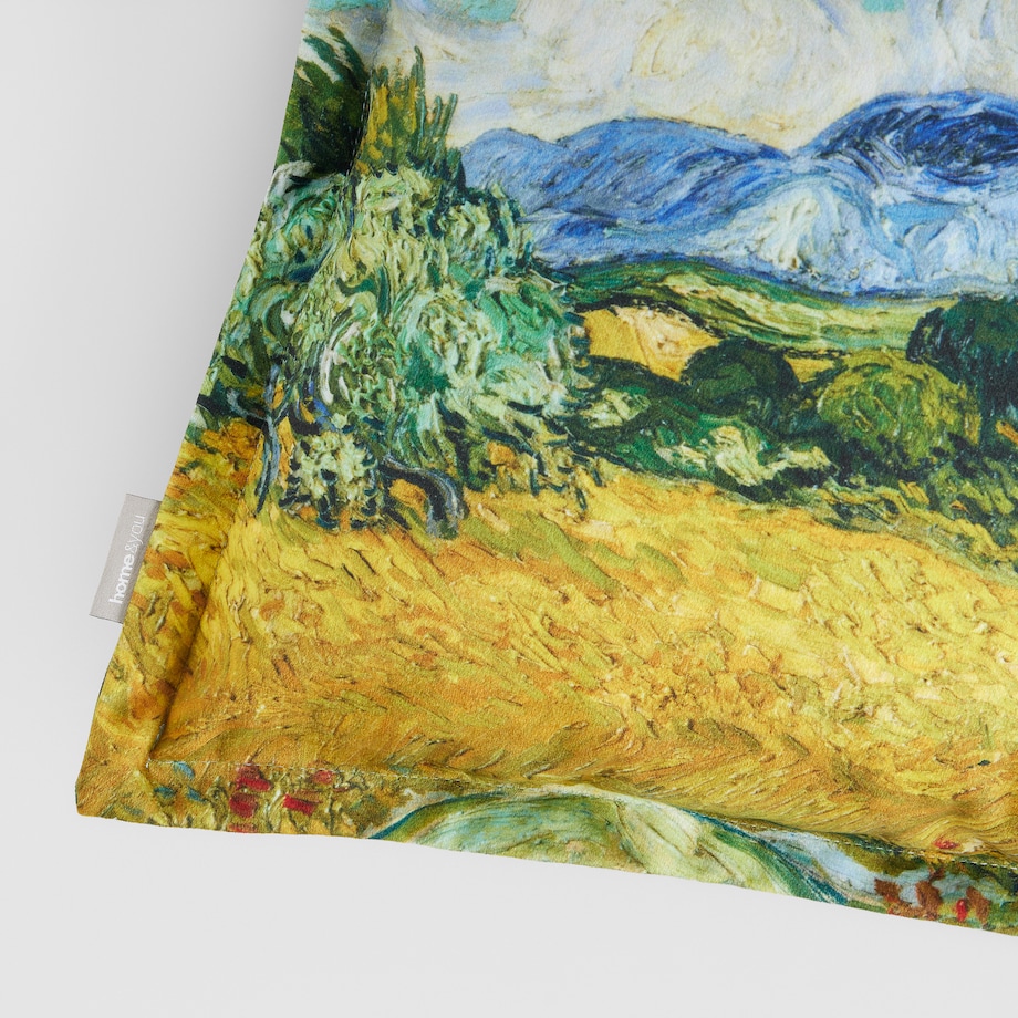 Poszewka z nadrukiem Wheatfield 45x45 cm z motywem z obrazu Vincenta van Gogha