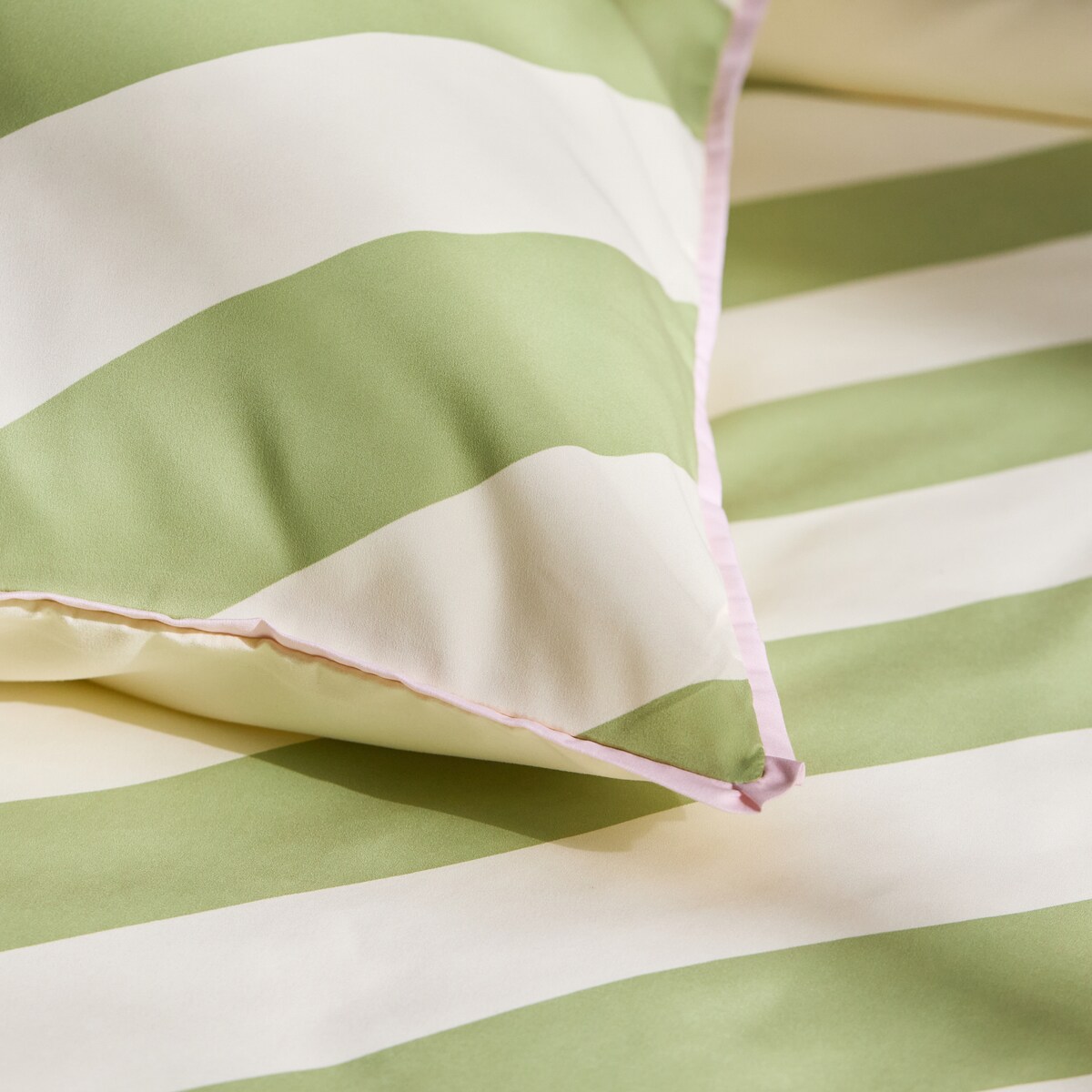 Pościel z mikrofibry z lamówką Pasiu 160x200 cm w paski