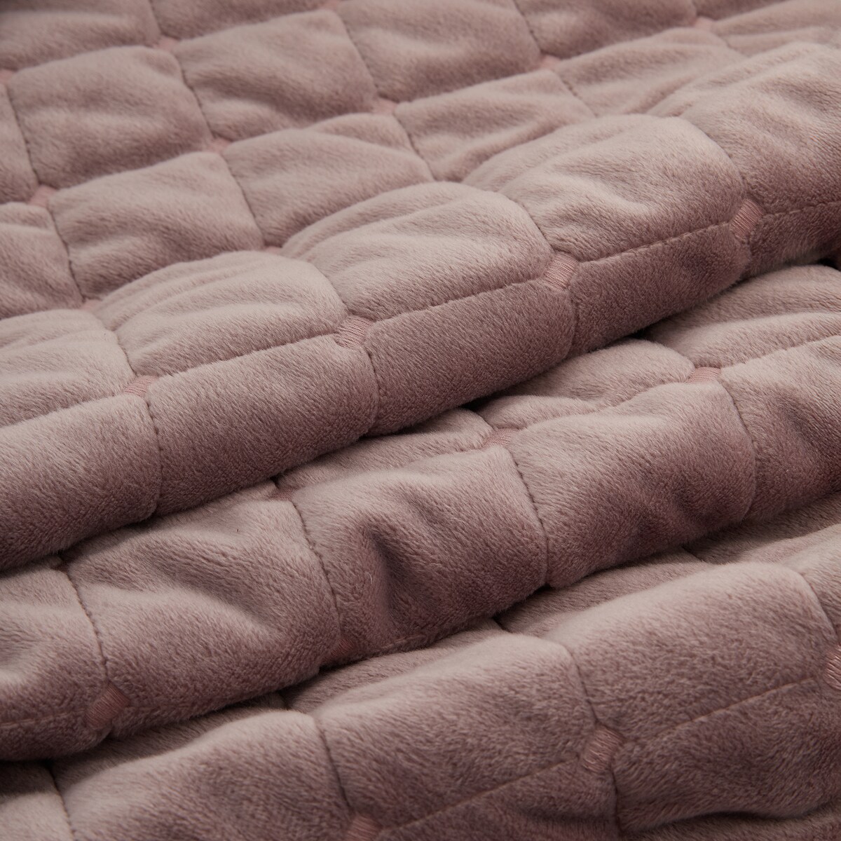 Jednokolorowa narzuta na łóżko z przeszywanym wzorem Greatte 200x220 cm