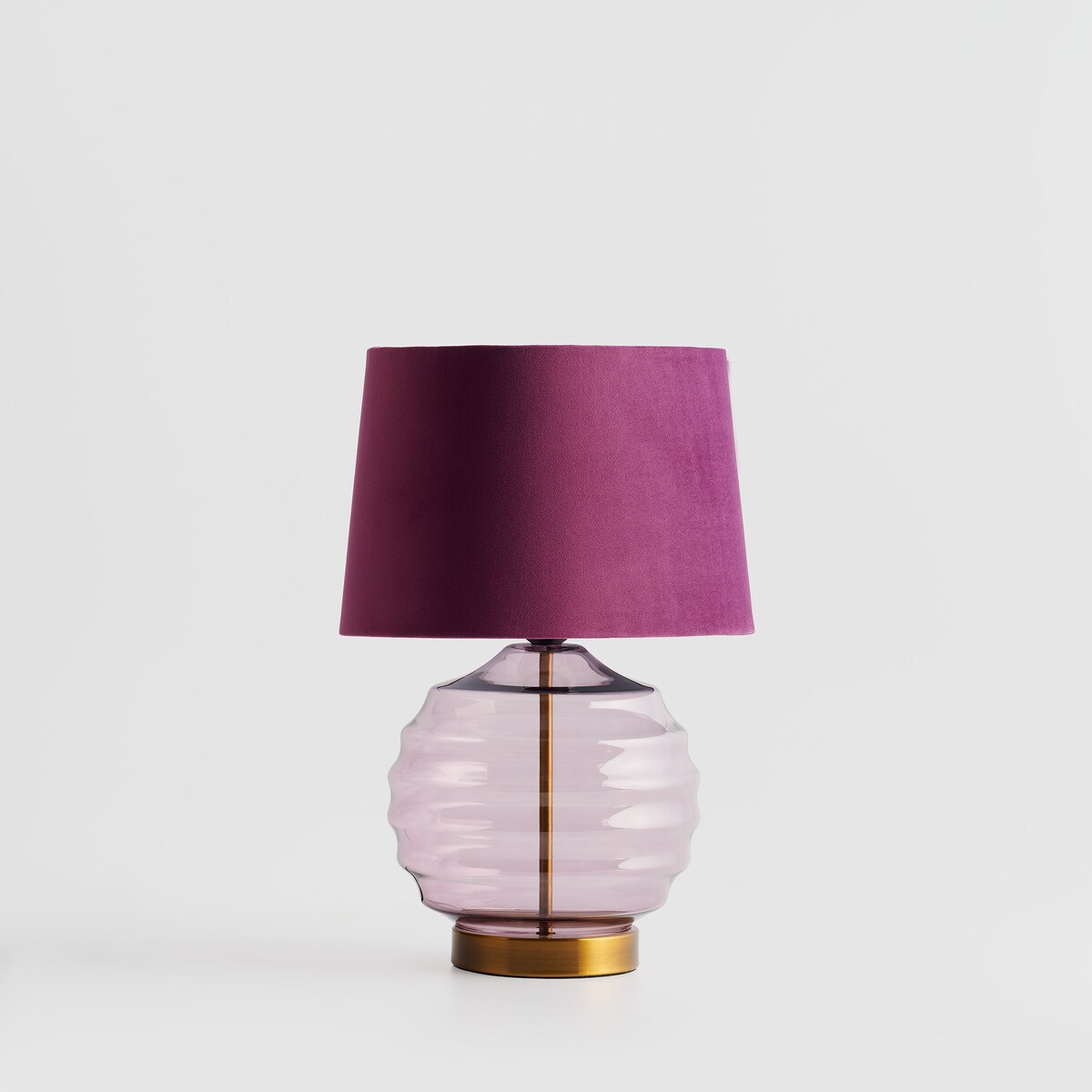 lampa stołowa ze szklaną podstawą stryker