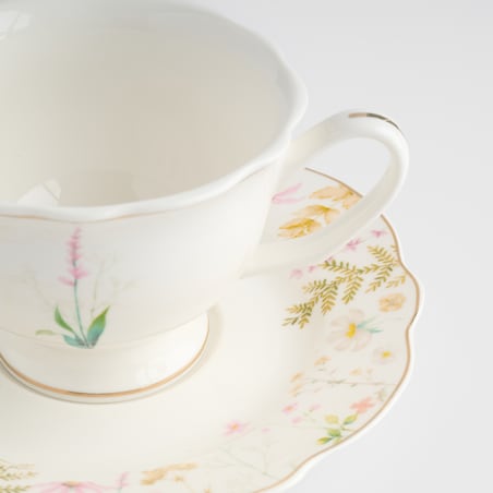 Filiżanka Ze Spodkiem Meadinna z motywem kwiatowym