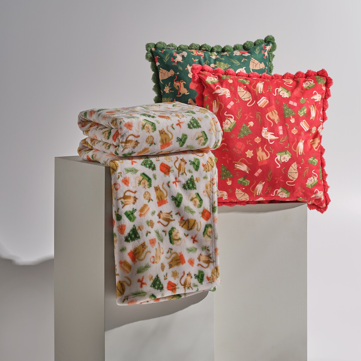 Drukowany koc Miaoumas 150x200 cm z motywem choinki