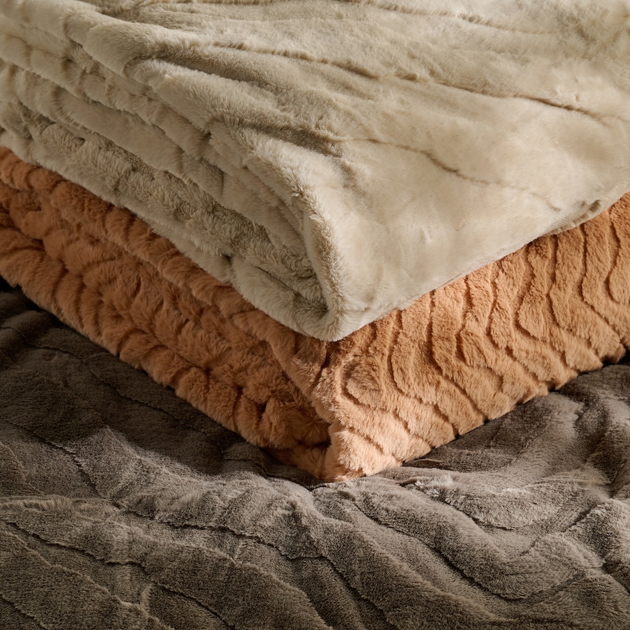 Jednokolorowa futrzana narzuta na łóżko Sarafi 180x220 cm z motywem zwierzęcym