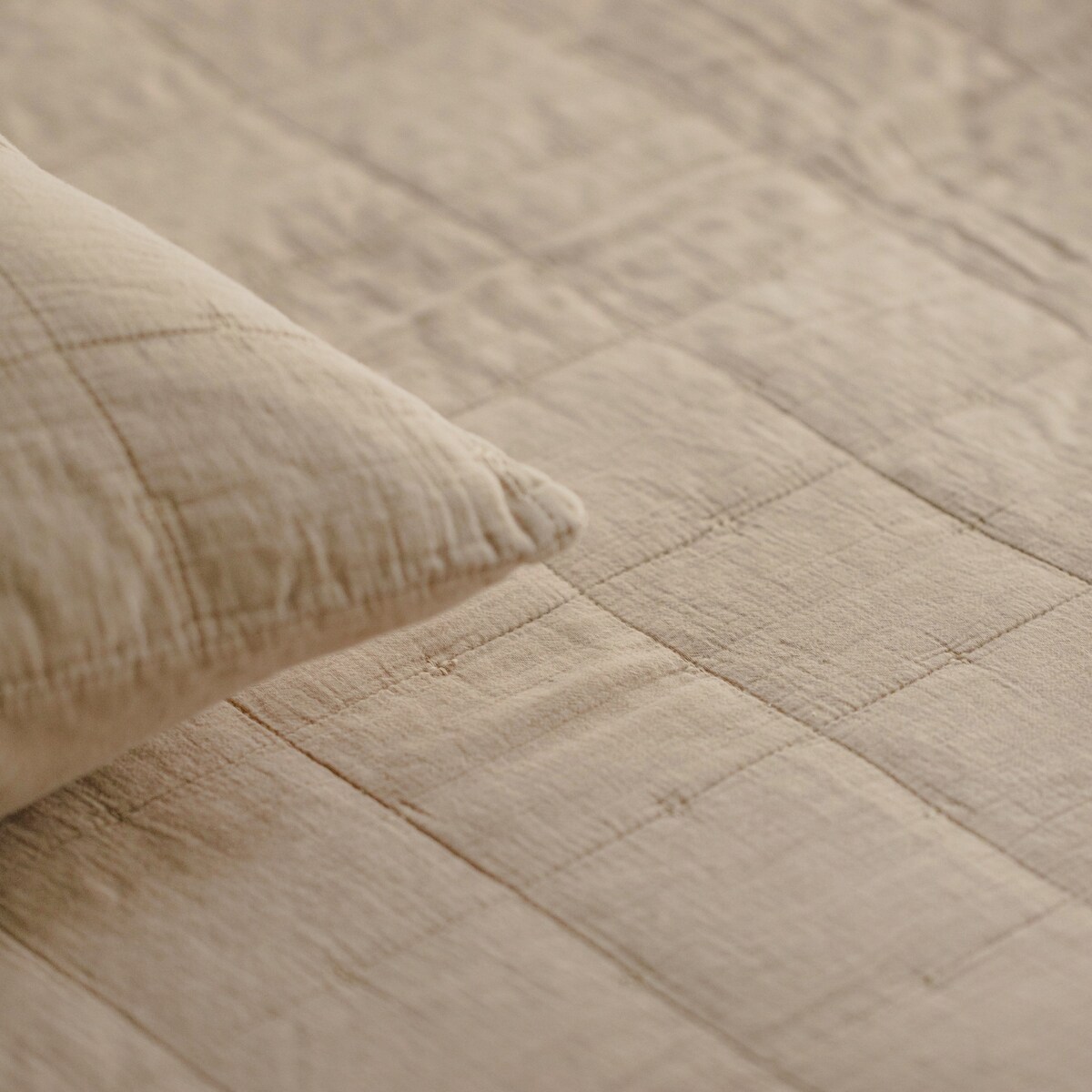 Narzuta Bawełniana z Efektem Sprania Przeszywana w Geometryczny Wzór Medosa 200x220 cm