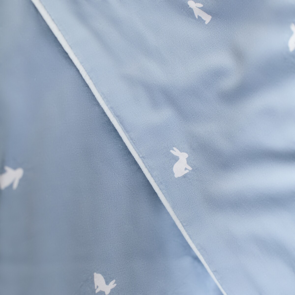 Pościel bawełniana z lamówką Leveriso 160x200 cm z motywem królika