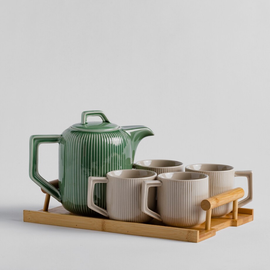 Teapot With Mugs Liners 