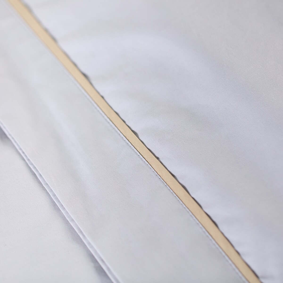 Jednokolorowa pościel z perkalu z lamówką Perlamo 200x200 cm