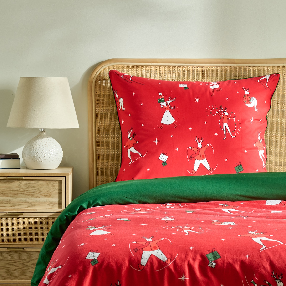 Pościel bawełniana z lamówką Olinerini 140x200 cm z motywem renifera