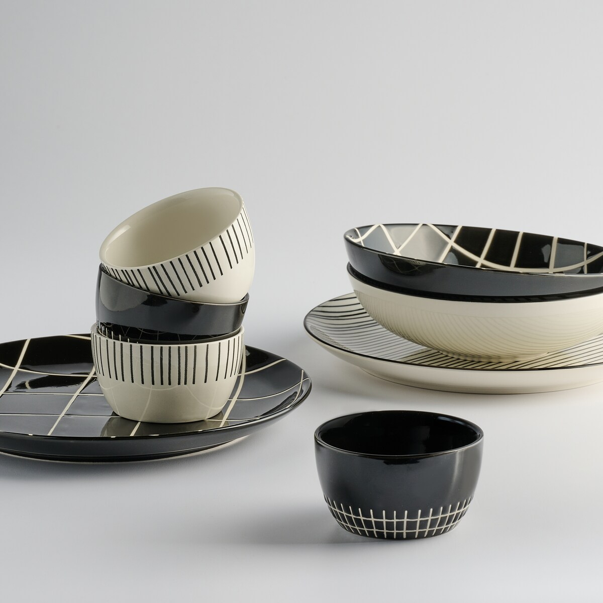 Patera Triah z motywem geometrycznym