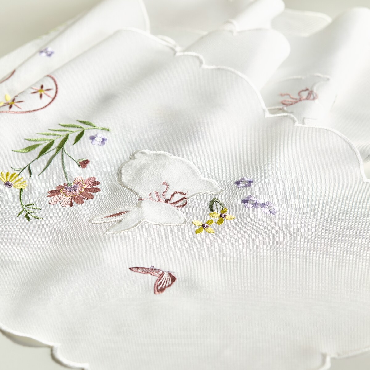 Bieżnik Haftowany Lapique 35x174 cm z motywem jajka