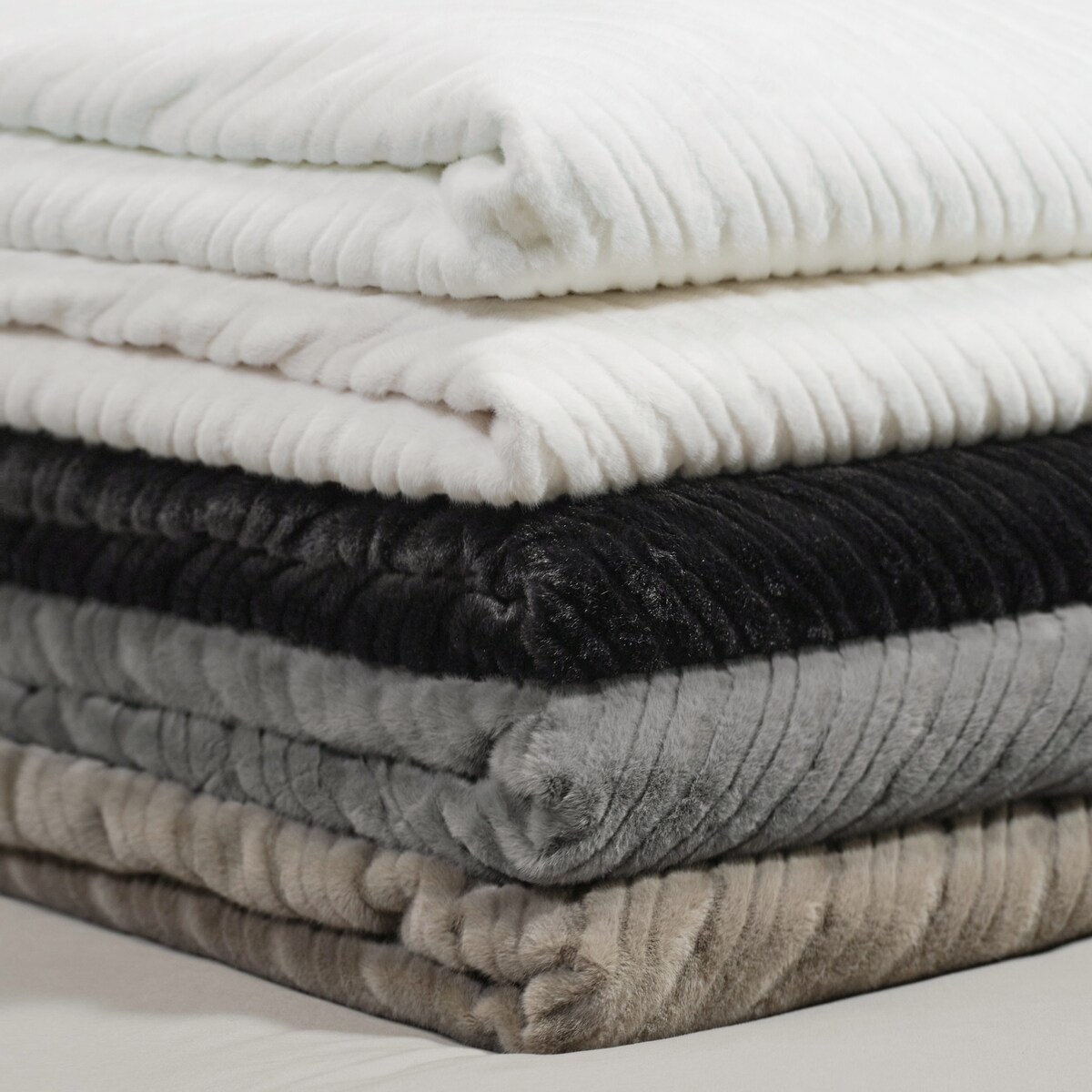 Narzuta Futrzana Pufos 200x220 cm