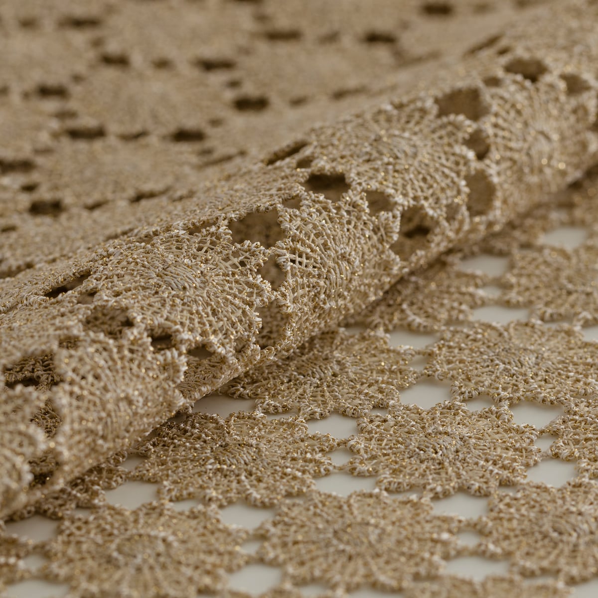 Bieżnik Douglasa 35x180 cm z motywem kwiatowym