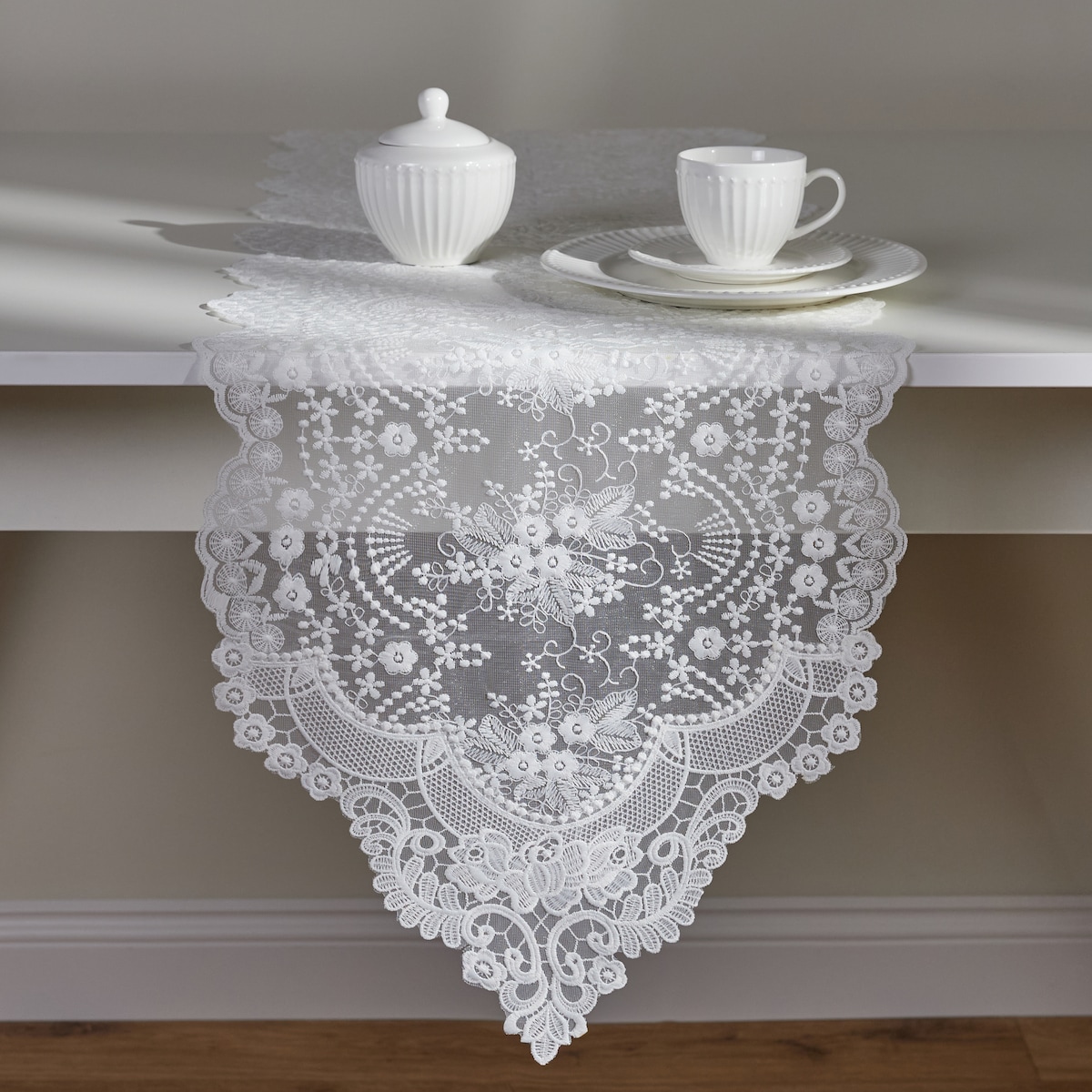Bieżnik koronkowy Lirio 35x180 cm z motywem kwiatowym