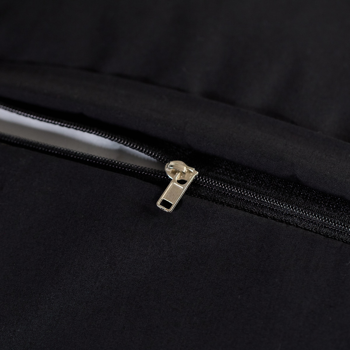 Jednokolorowa pościel z perkalu z lamówką Perlamo 200x200 cm